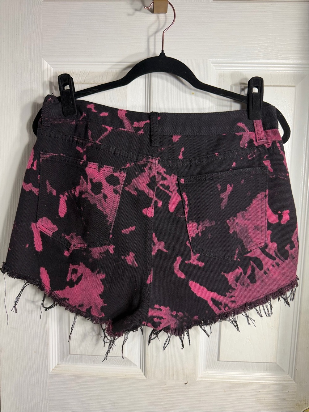 ROMWE Black and Pink Tie-Dye Distressed Denim Shorts - XL - 12 - Picture 4 of 5